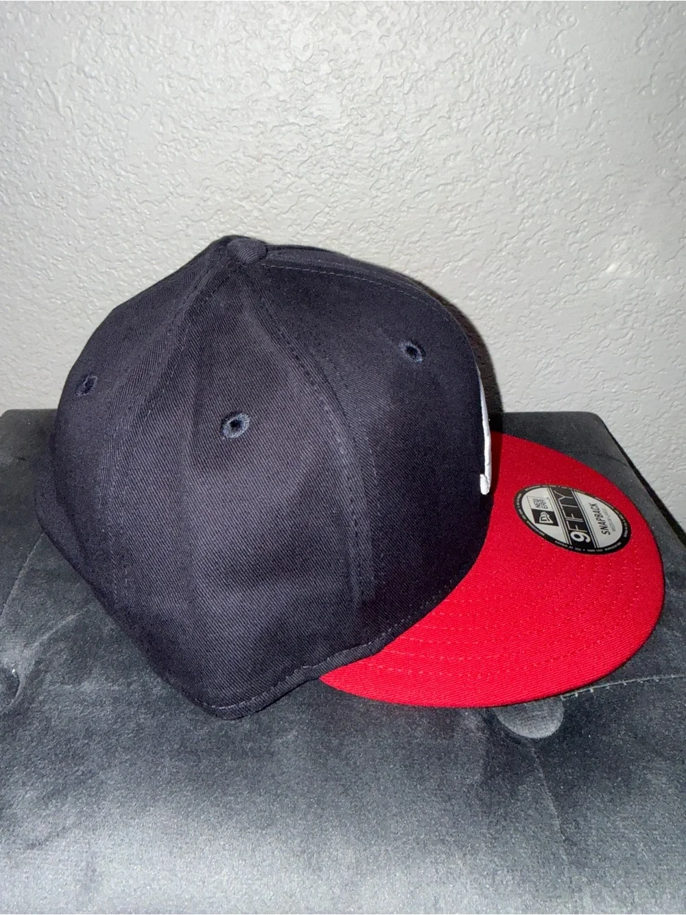 New Era Atlanta Braves Two-Tone Snapback Cap - Navy & Red
